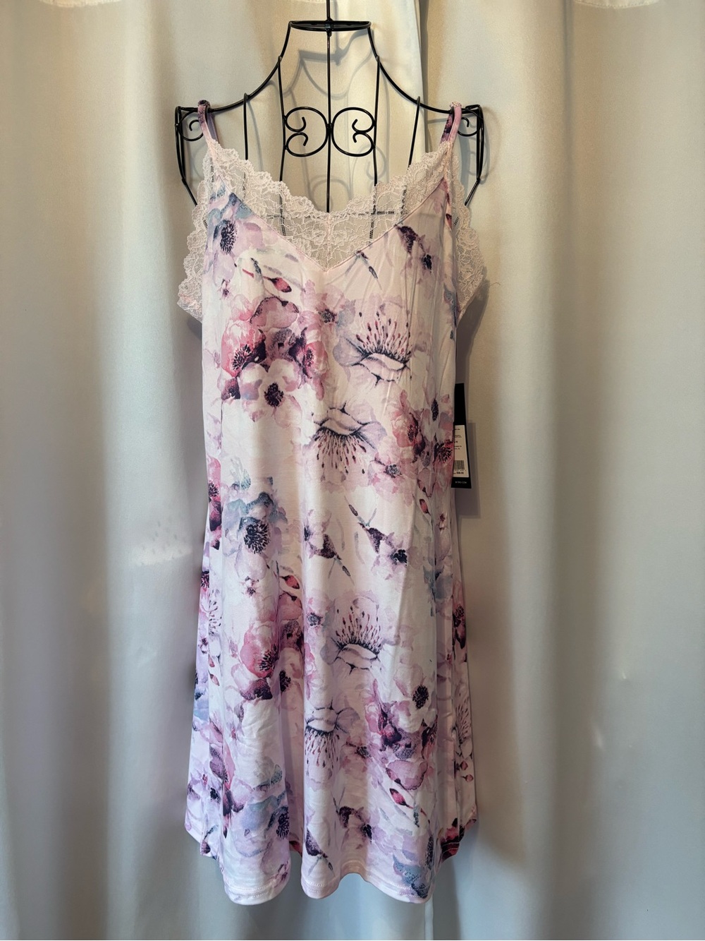 🌸 NWT BCBGMaxAzria Floral Print Lace Chemise - M